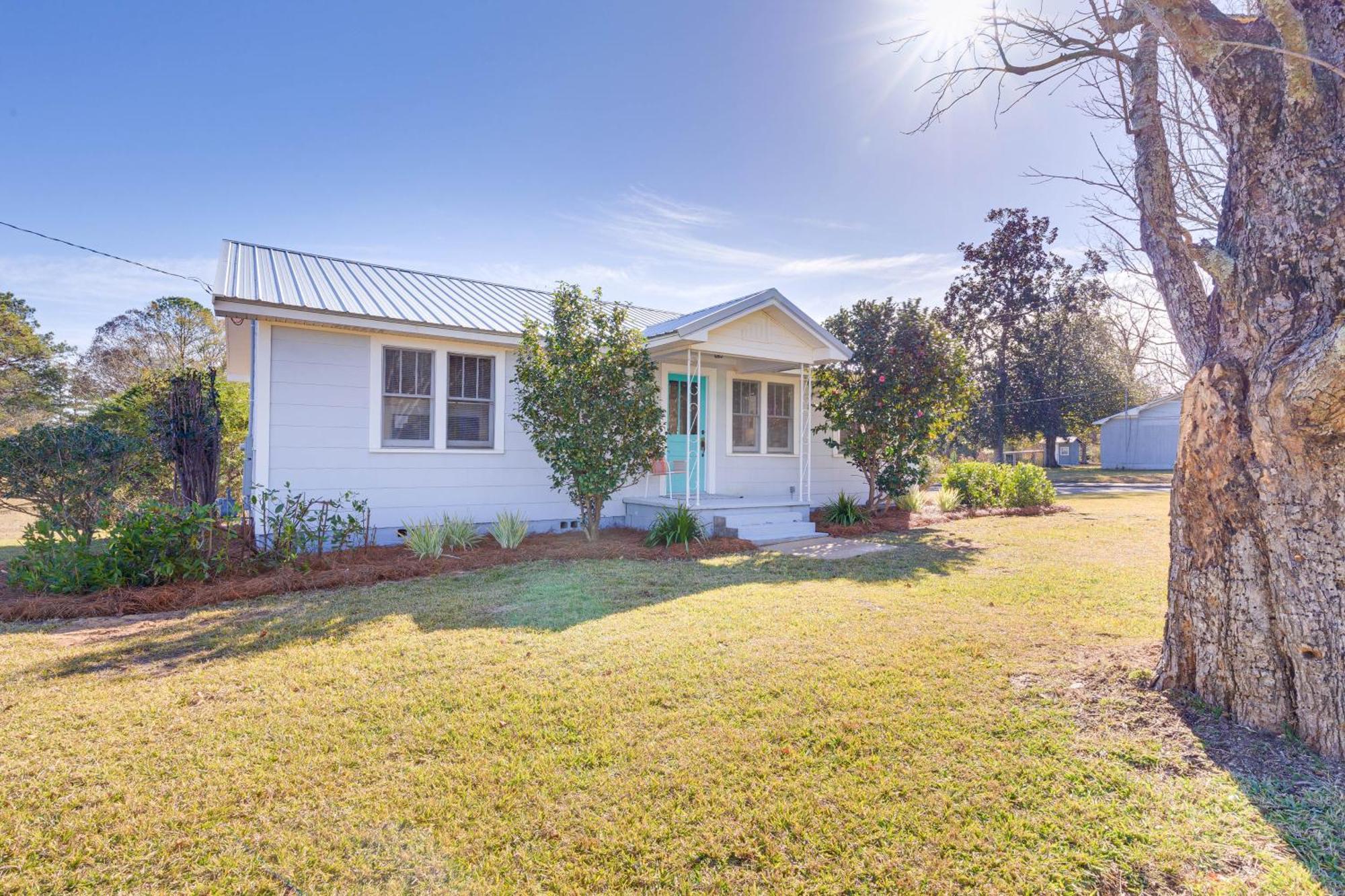 Quiet Grove Hill Cottage With Wraparound Deck! Екстериор снимка